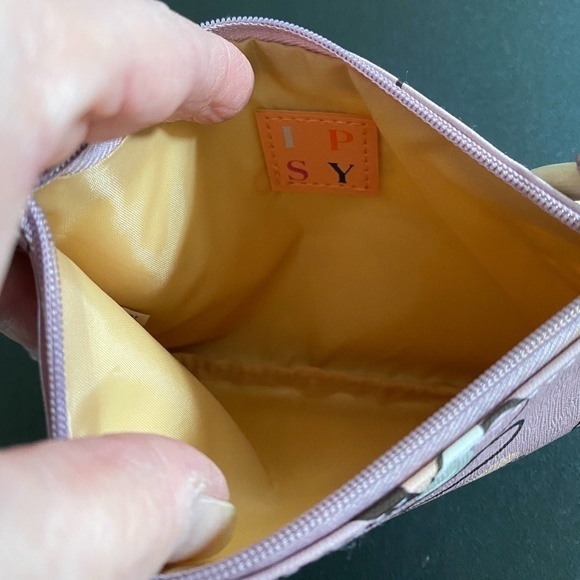 Boutique Knit‎ Tube Fringe Scarf and IPSY Zip Bag NWT - Picture 7 of 8